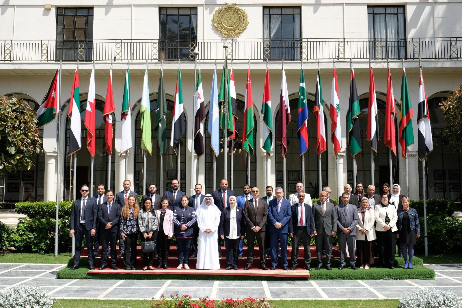 المشاركون في الدورة التدريبية التي نظمتها الجامعة العربية عن الحروب السيبرانية وتأثيرها على الأمن القومي