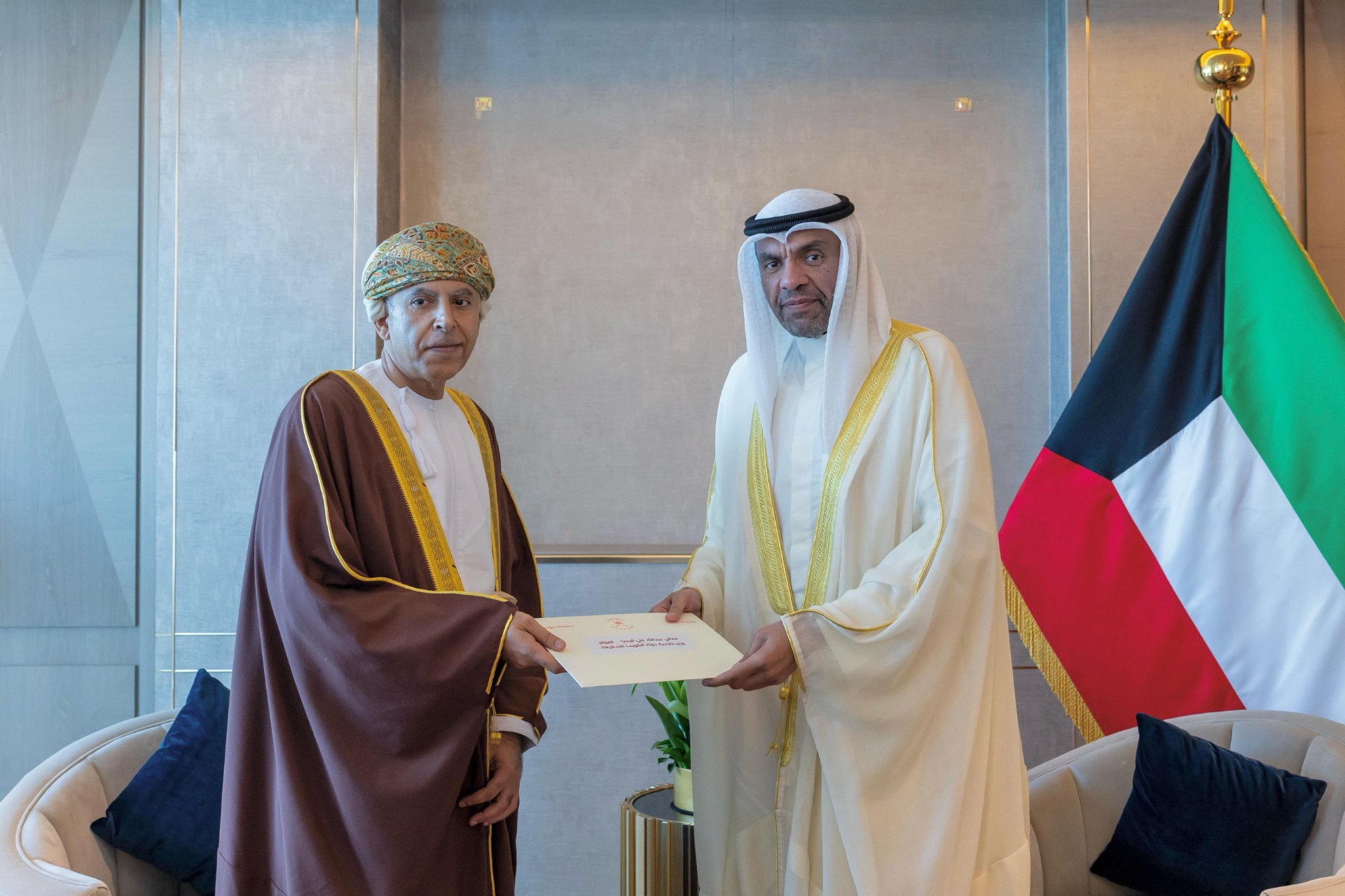 Kuwaiti Minister of Foreign Affairs Abdulah Al-Yahya on Wednesday received a letter from his Omani counterpart Badr Albusaidi