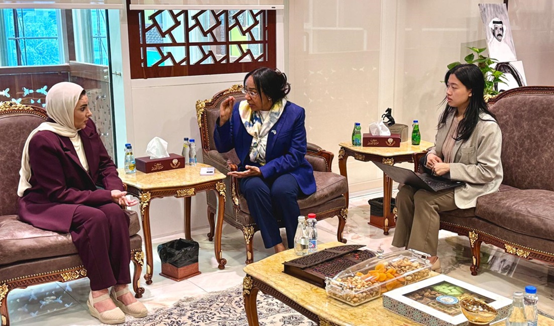 Minister of Social Affairs during her meeting with the UN Secretary-General's representative and Resident Coordinator in Kuwait