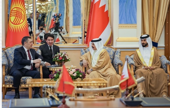 العاهل البحريني يستقبل رئيس قيرغيزستان