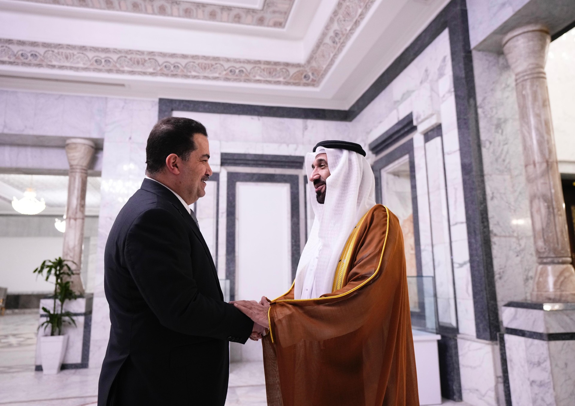 رئيس الوزراء العراقي يستقبل رئيس البرلمان العربي