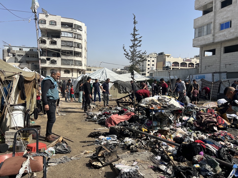 آثار الدمار في خيام النازحين بمدينة غزة