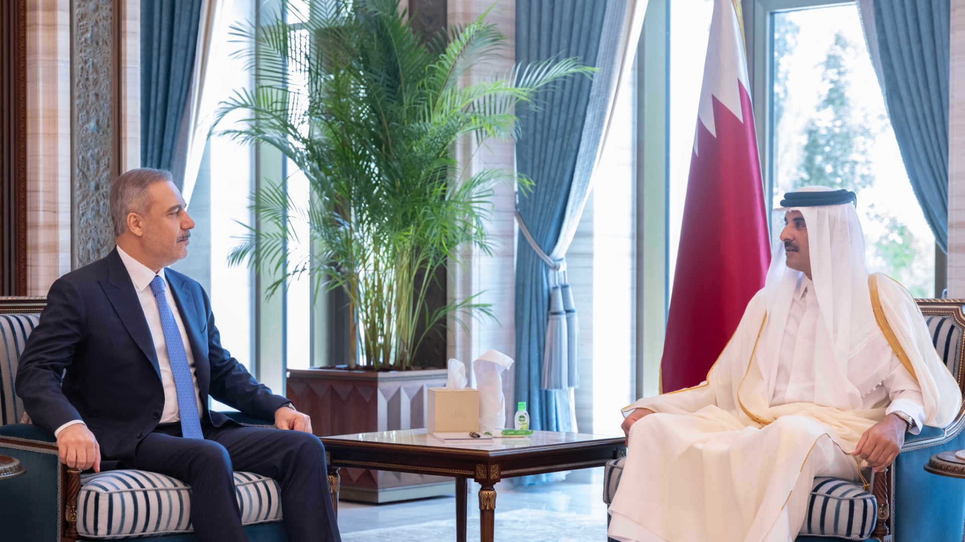 Qatari Amir Sheikh Tamim bin Hamad with Turkish Foreign Minister Hakan Fidan