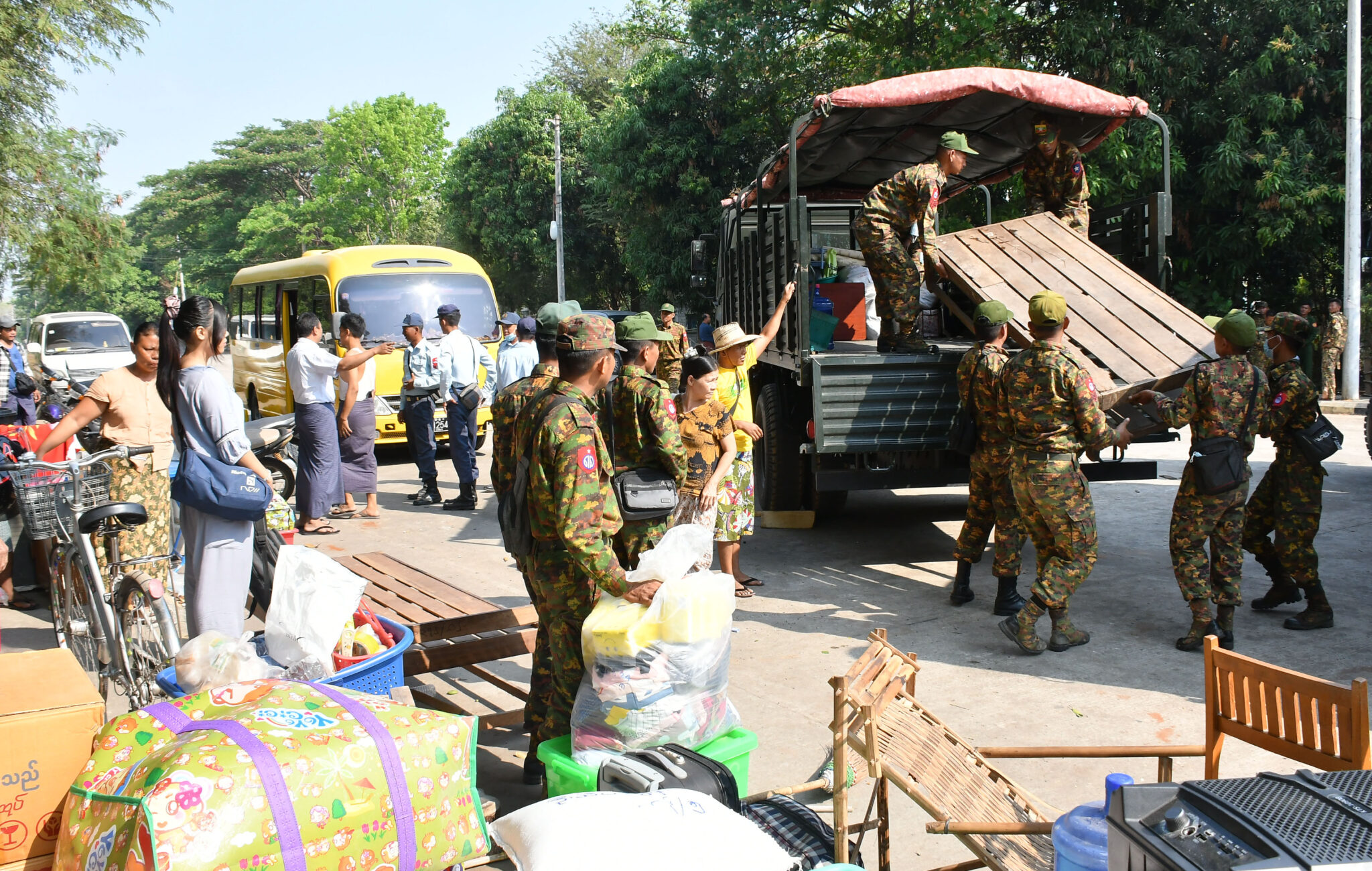 جانب من جهود الإغاثة الدولية والمحلية أعقاب الزلزال الذي ضرب ميانمار الأسبوع الماضي