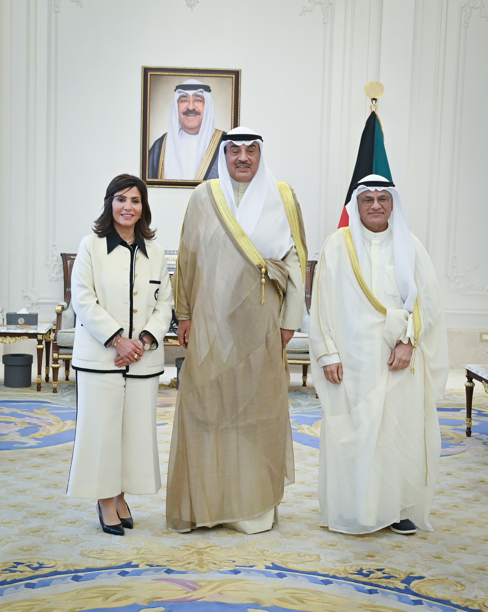 سمو ولي العهد  يستقبل وزير التعليم العالي حيث قدم لسموه مدير جامعة الكويت بمناسبة تعيينها بمنصبها الجديد