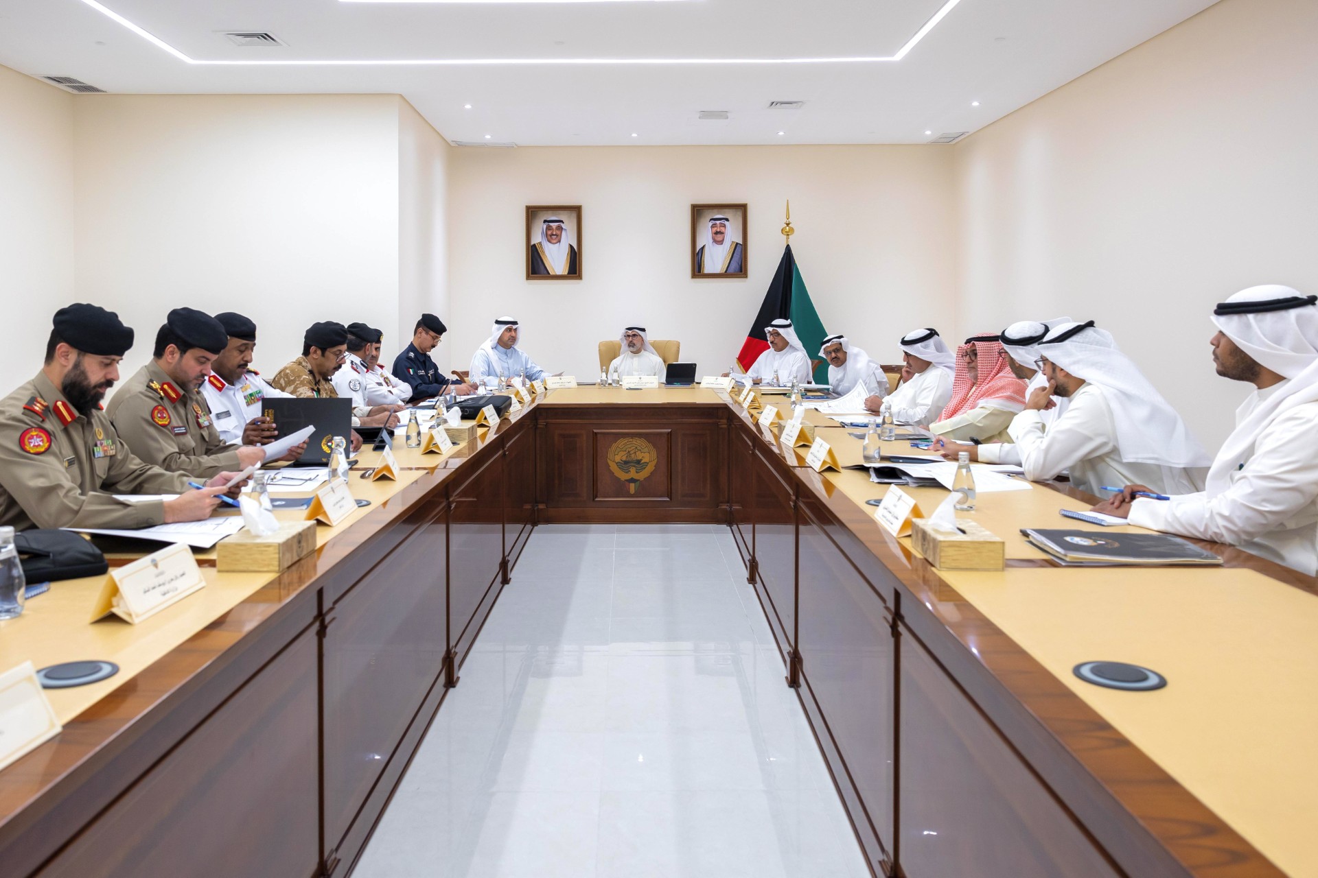 نائب وزير الخارجية السفير الشيخ جراح جابر الأحمد الصباح خلال اجتماع لجنة الحدود