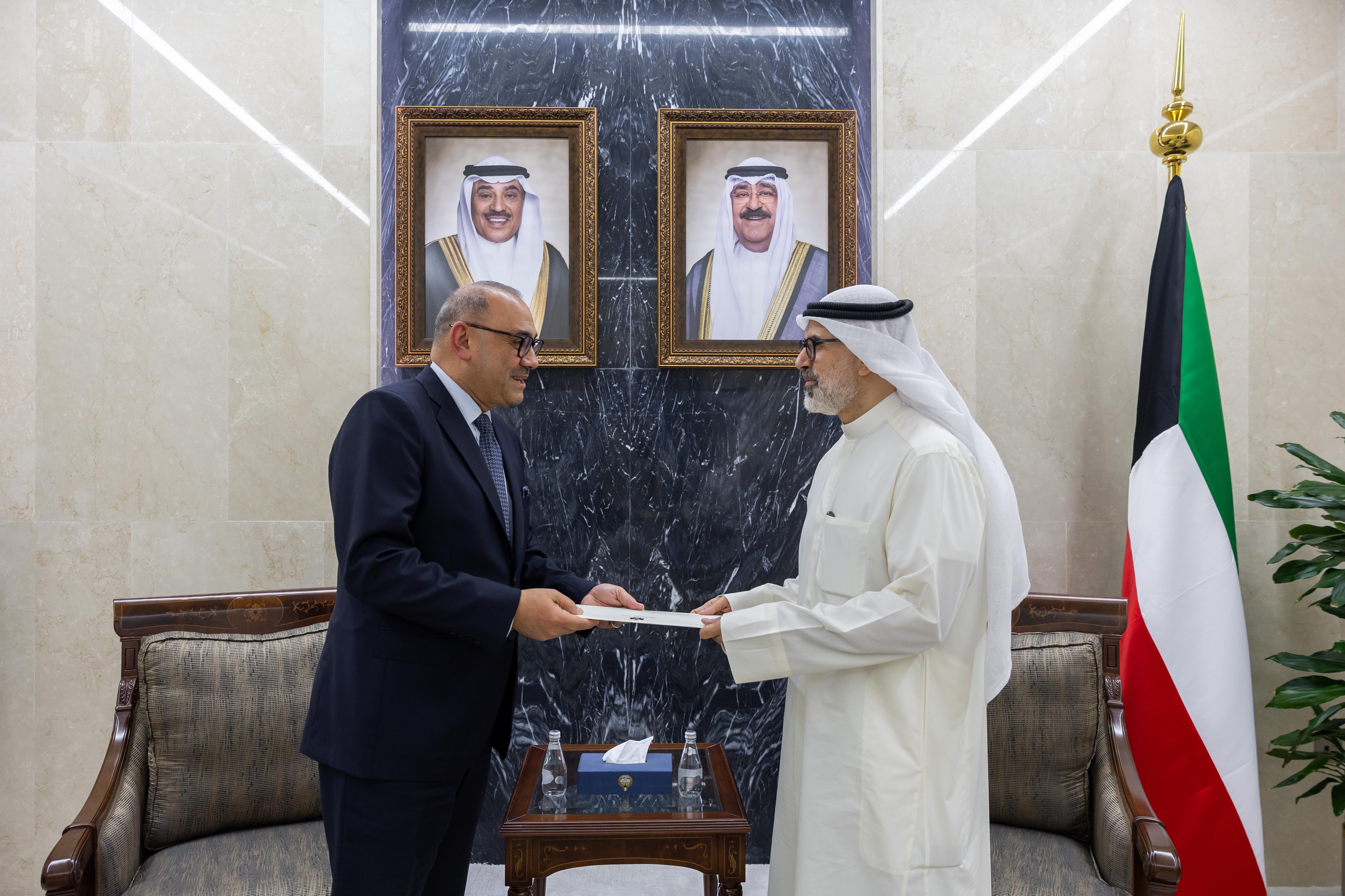 Iraqi Ambassador to Kuwait Al-Manhal Al-Safi delivered the letter to Deputy Foreign Minister Ambassador Jarrah Jaber Al-Ahmad Al-Sabah
