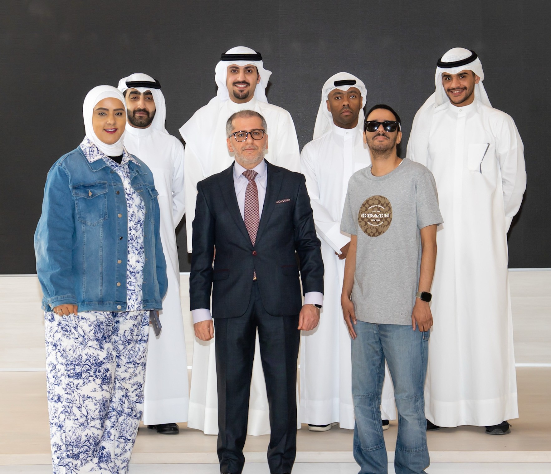 مقدم البرنامج المحرر أول في (كونا) تميم أبوحمود والمشاركون في البرنامج