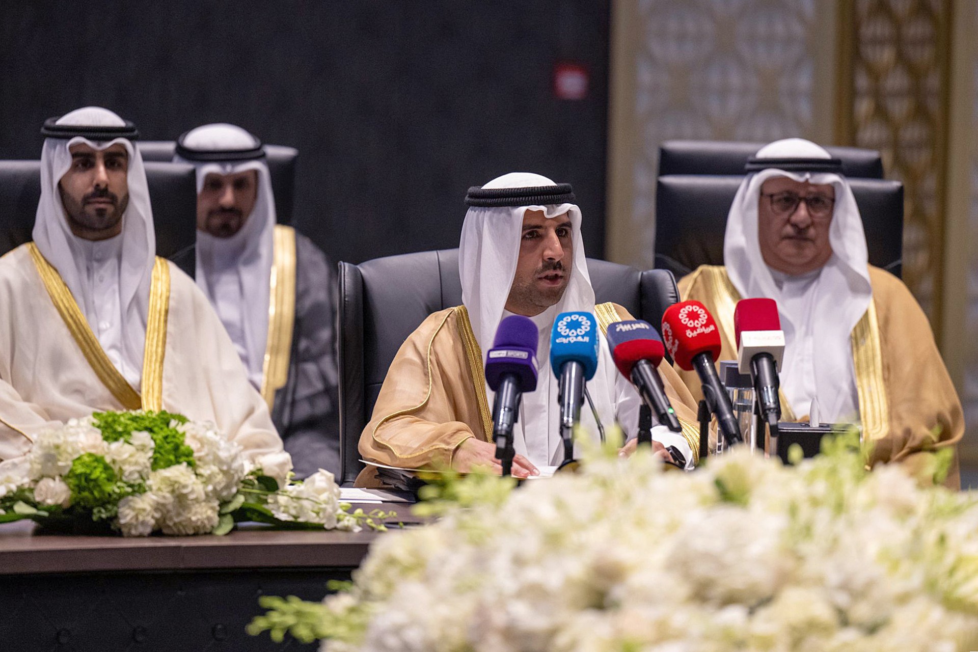 رئيس اللجنة الاولمبية الكويتية الشيخ فهد الناصر الصباح مترئسا الاجتماع
