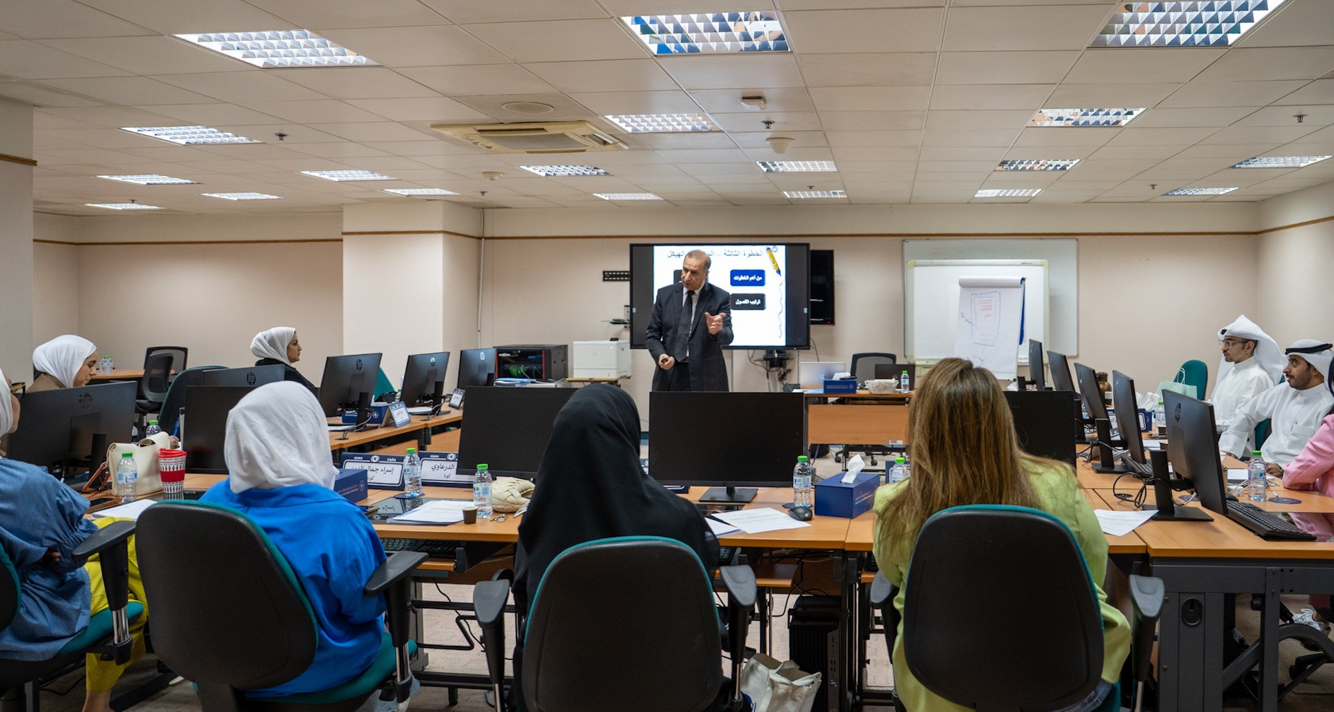 جانب من البرنامج التدريبي (إعداد وتحرير الكتب والإصدارات والمواد التوثيقية)