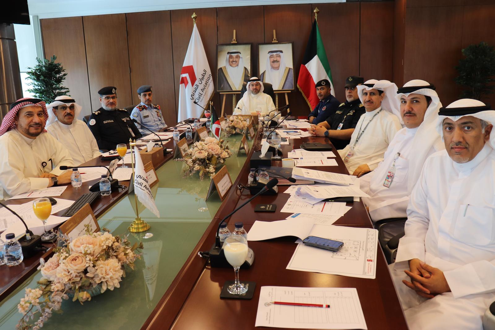 لجنة أمن وتسهيلات الطيران خلال اجتماعها ال5 برئاسة رئيس الإدارة العامة للطيران المدني الشيخ حمود مبارك حمود الجابر الصباح