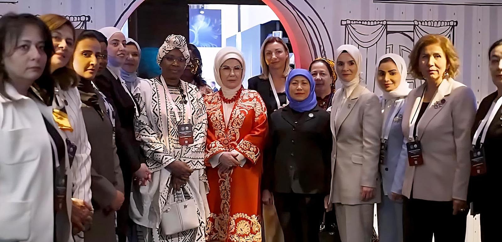 وزير الشؤون الاجتماعية وشؤون الأسرة والطفولة الدكتورة أمثال الحويلة تشارك مع السيدة امينة إردوغان حرم الرئيس التركي في فعاليات منتدى الاسرة الدولي