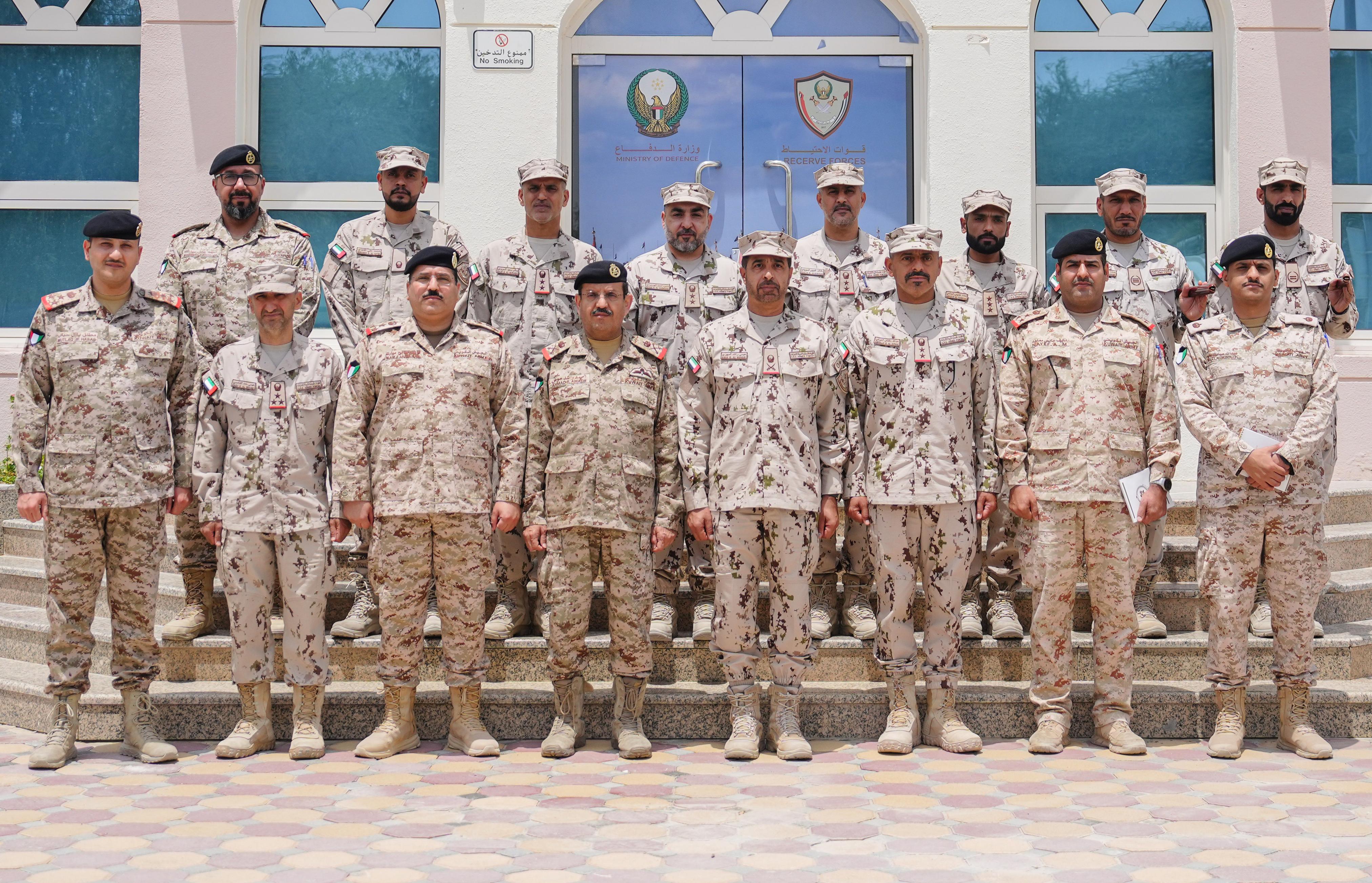 Kuwaiti delegation examines tasks of UAE military service department