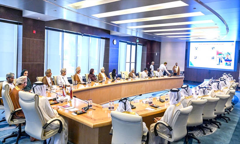Omani Minister of Commerce and his Qatari counterpart during their meeting on growing relations 