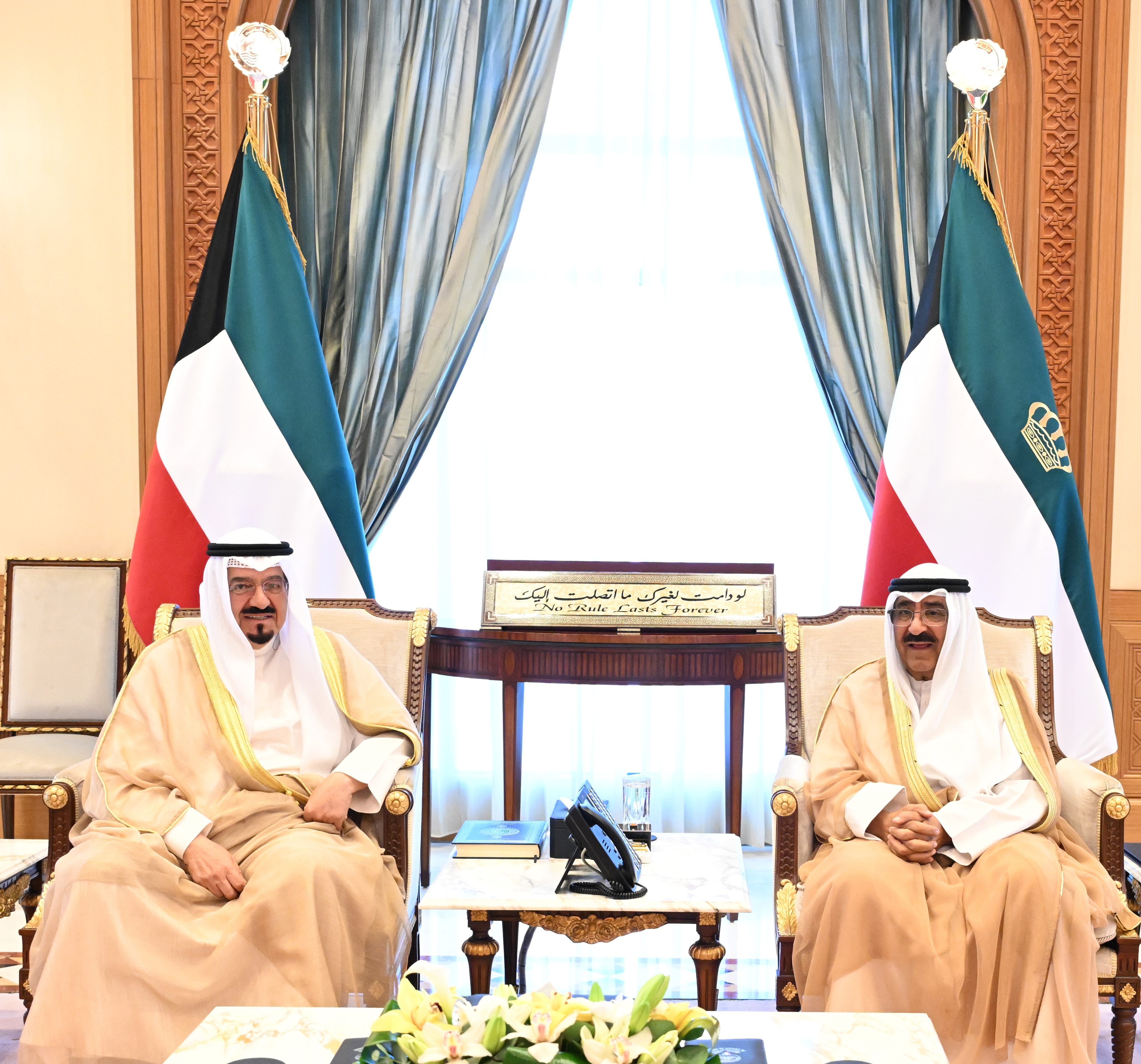 حضرة صاحب السمو أمير البلاد الشيخ مشعل الأحمد الجابر الصباح يستقبل سمو الشيخ أحمد عبدالله الأحمد الصباح رئيس مجلس الوزراء