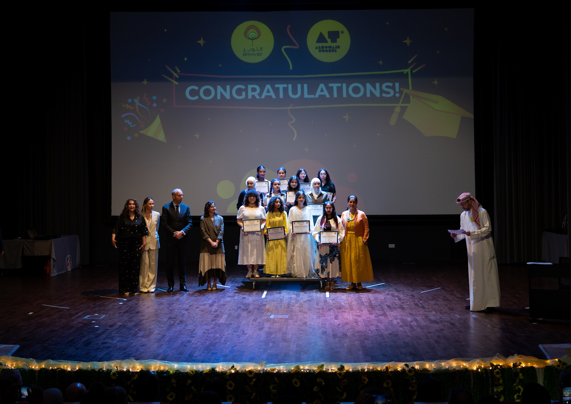 الشيخة انتصار الصباح تكرم المشاركات في عرض الحفل الختامي للمبادرة