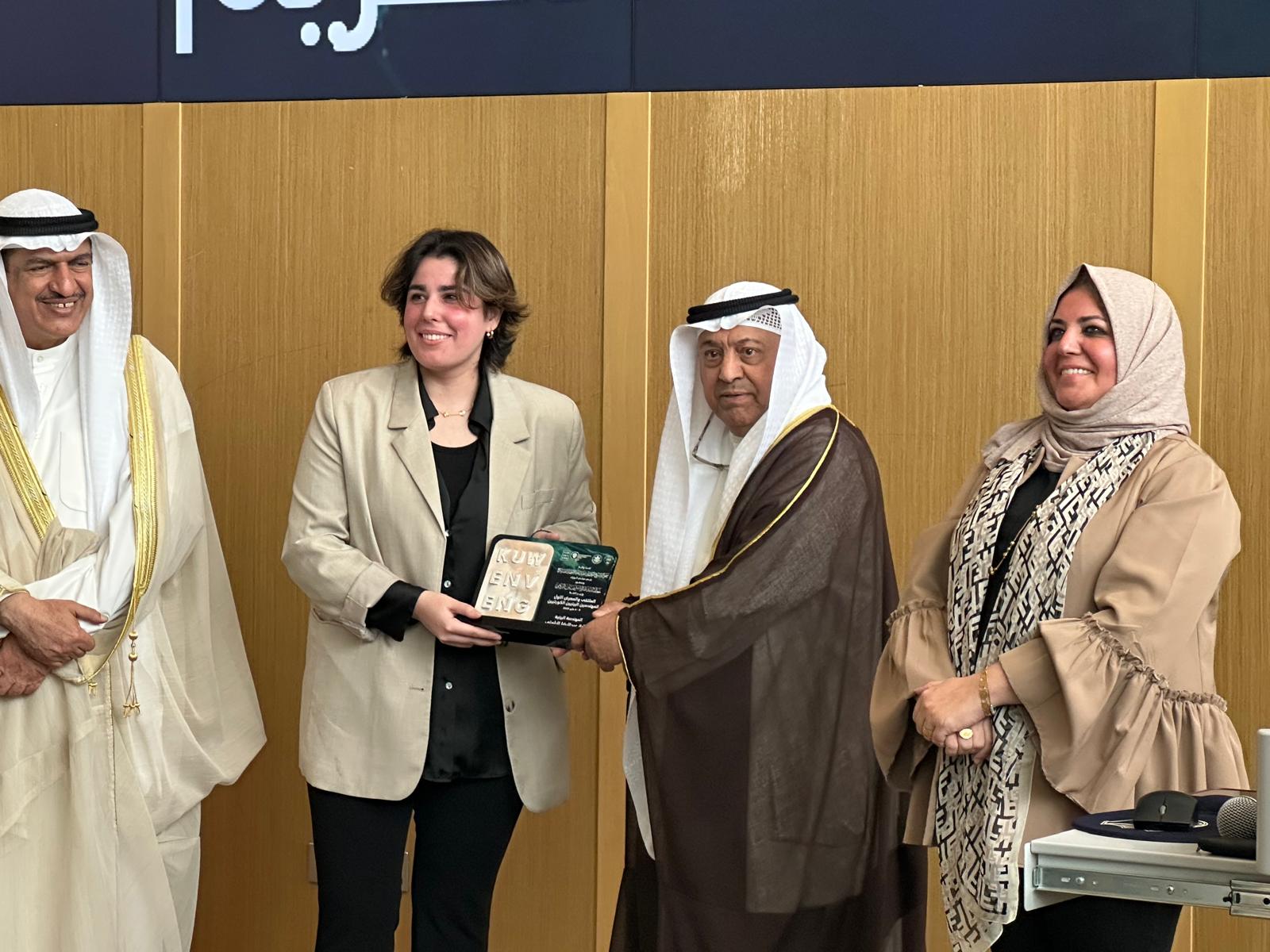 وزير النفط يكرم المهندسة سارة الرامزي