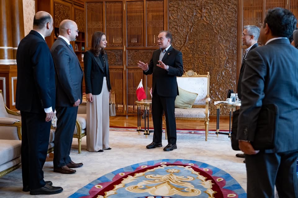 Anwar Ibrahim, Malaysia's Prime Minister meeting with the Bahraini delegation headed Minister of Sustainable Development Noor Al-Khulaif and Minister of Commerce and Industry Abdullah Fakhro