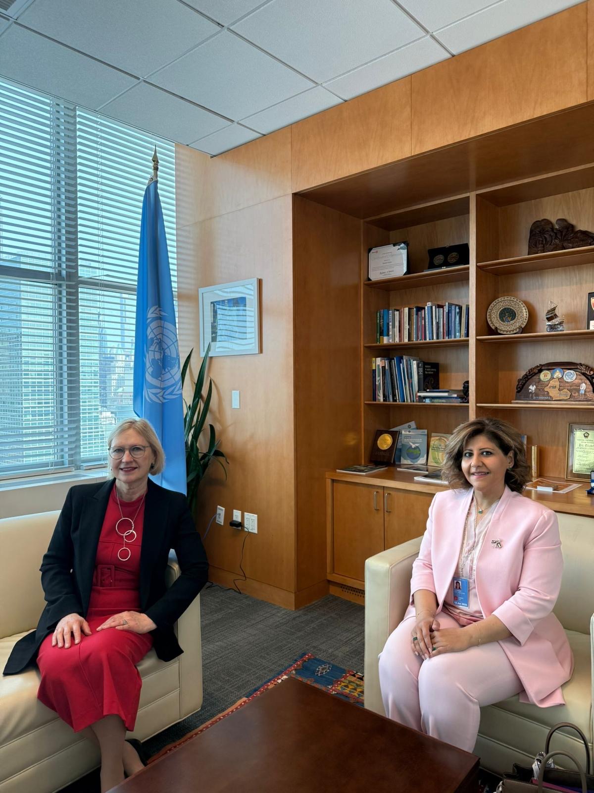 مساعد وزير الخارجية لشؤون حقوق الإنسان السفيرة الشيخة جواهر إبراهيم الدعيج الصباح مع مساعدة الأمين العام للأمم المتحدة لدعم بناء السلام إليزابيث سبيهار