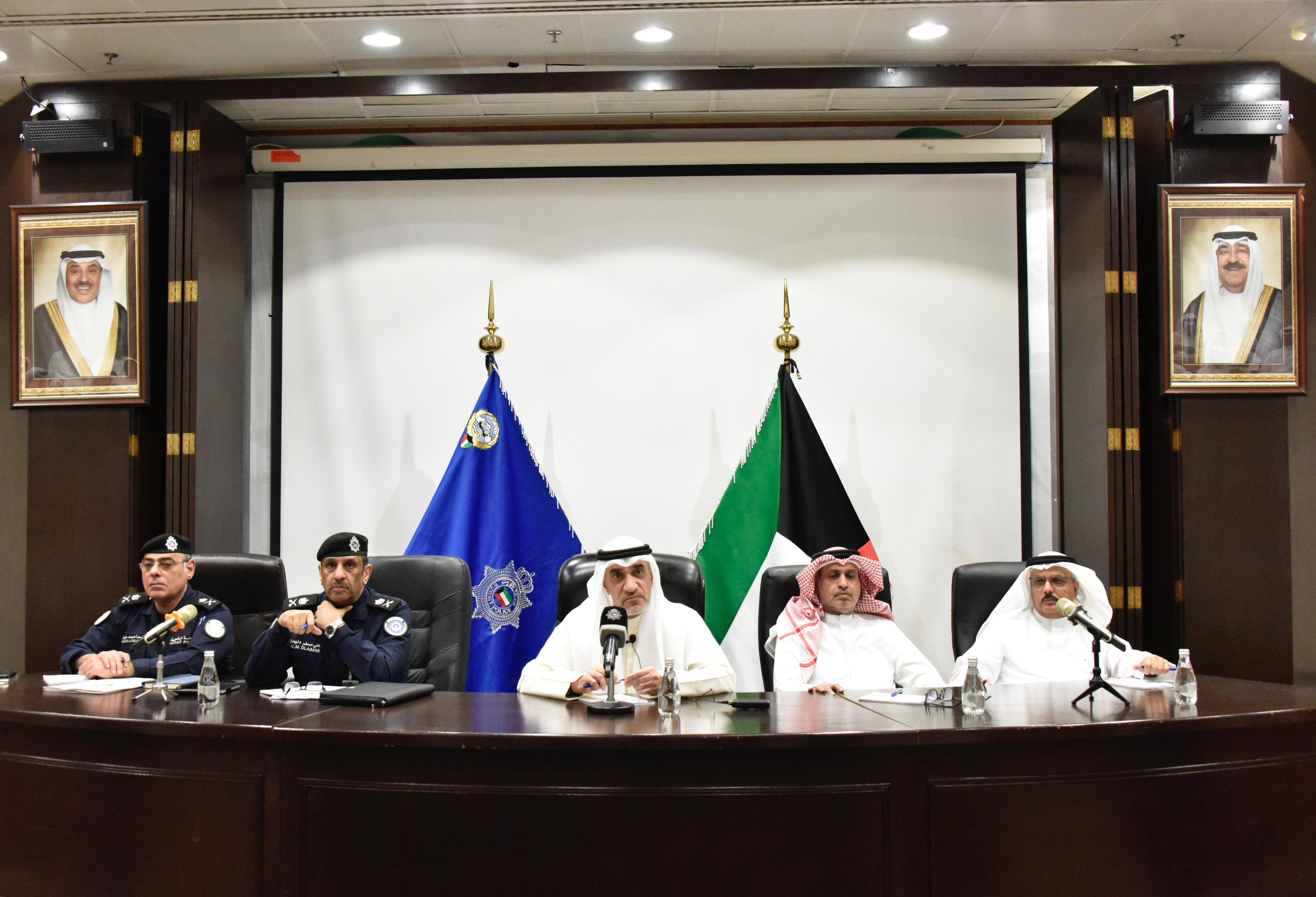 النائب الأول لرئيس مجلس الوزراء ووزير الداخلية يلتقي بعدد من مسؤولي وممثلي الحسينيات ودور العبادة