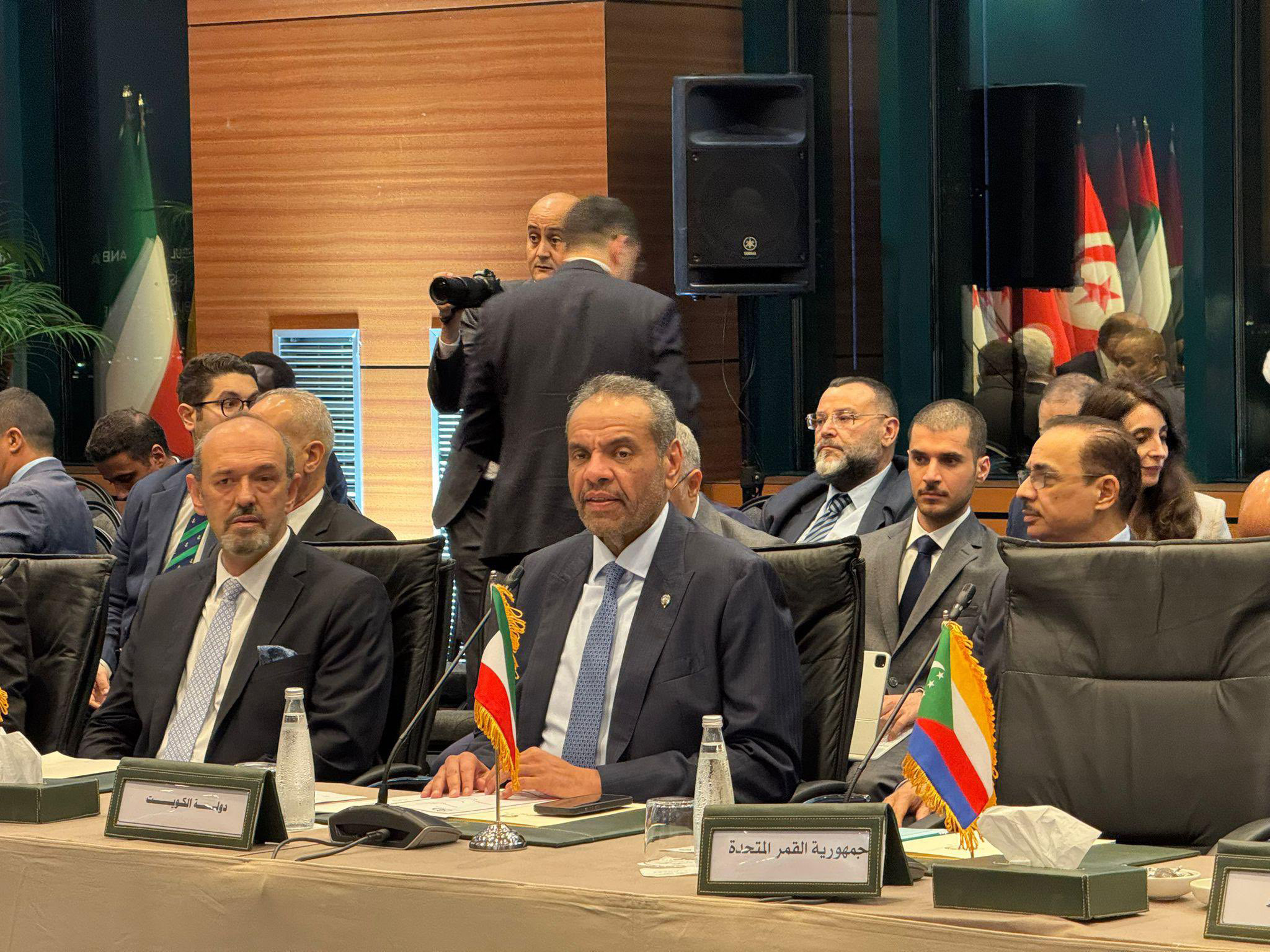 Kuwait FM tackles region development with Arab League chief