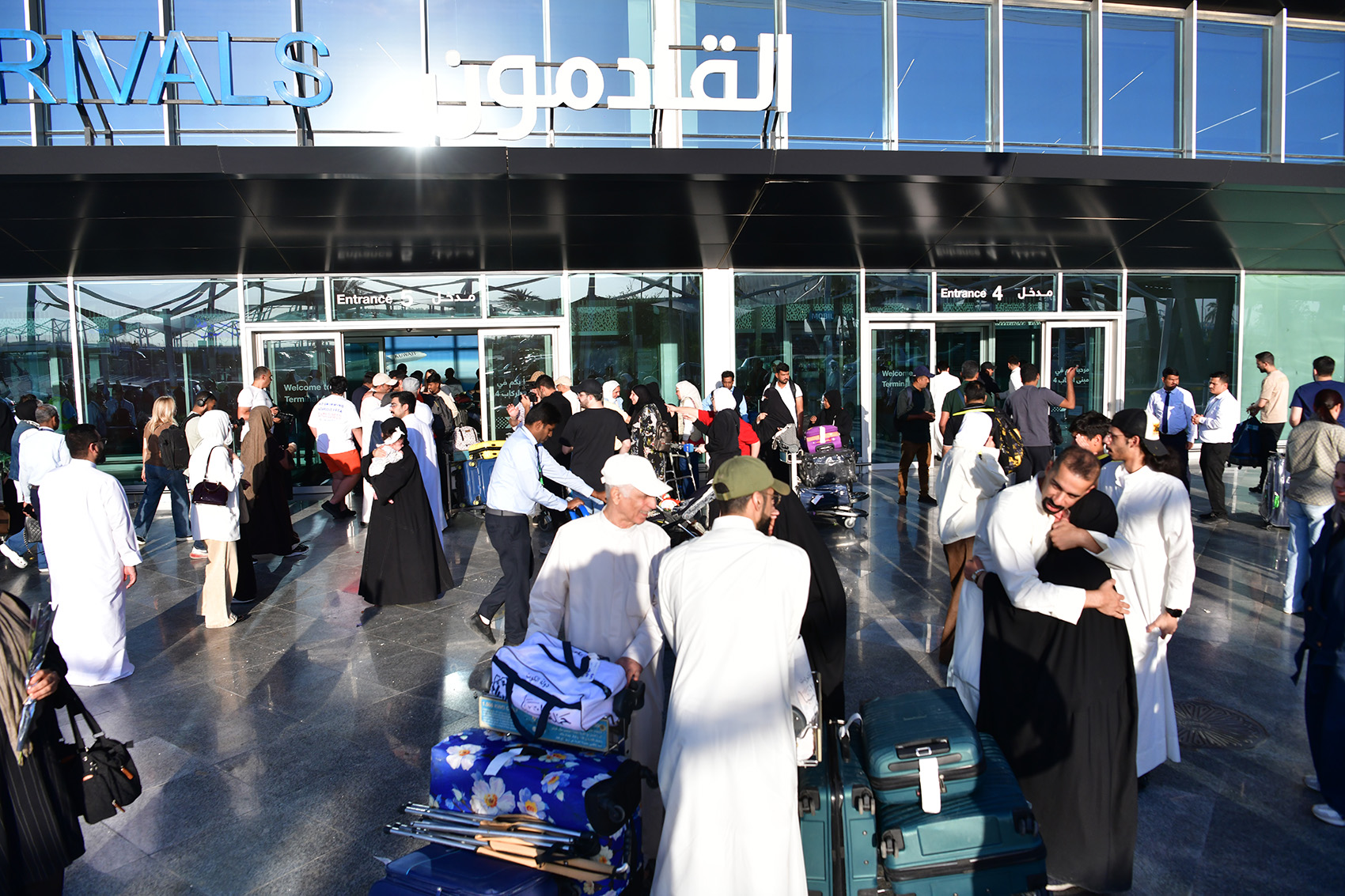 وصول الدفعة الثانية من المواطنين الكويتيين العائدين من الجمهورية الإسلامية الإيرانية عبر جمهورية تركمانستان 