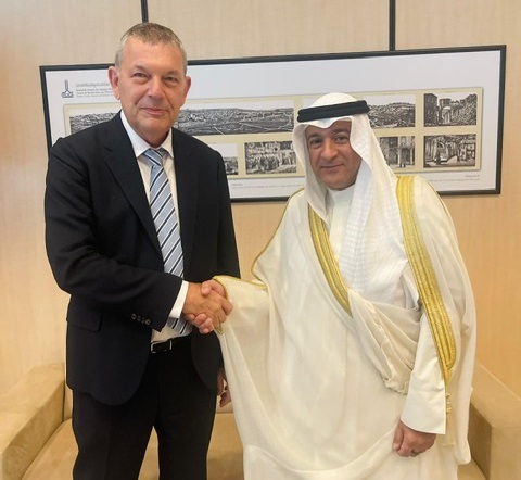 الأمين العام لمجلس التعاون لدول الخليج العربية جاسم البديوي يلتقي المفوض العام ل(أونروا) فيليب لازاريني في مدينة اسطنبول