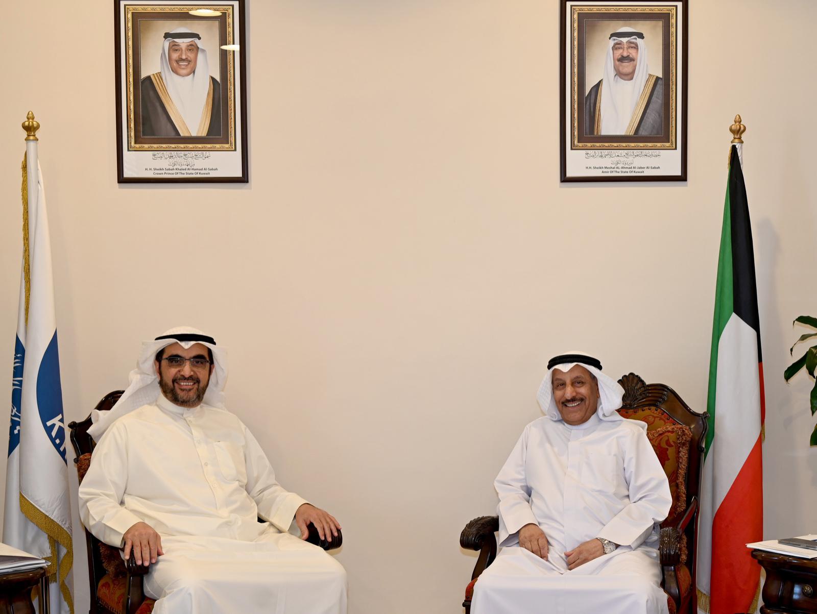 رئيس مجلس إدارة جمعية الهلال الأحمر الكويتي السفير خالد المغامس والمدير العام للهيئة الخيرية الإسلامية العالمية بدر السميط