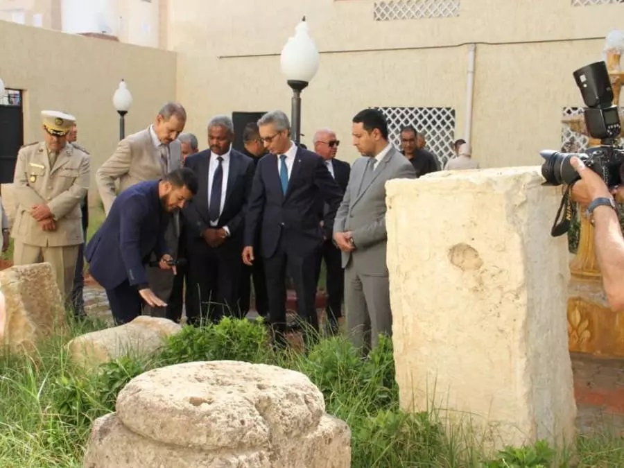 وزير الثقافة الجزائري زهير بللو  خلال زيارة إلى (عين تموشنت) غربي البلاد