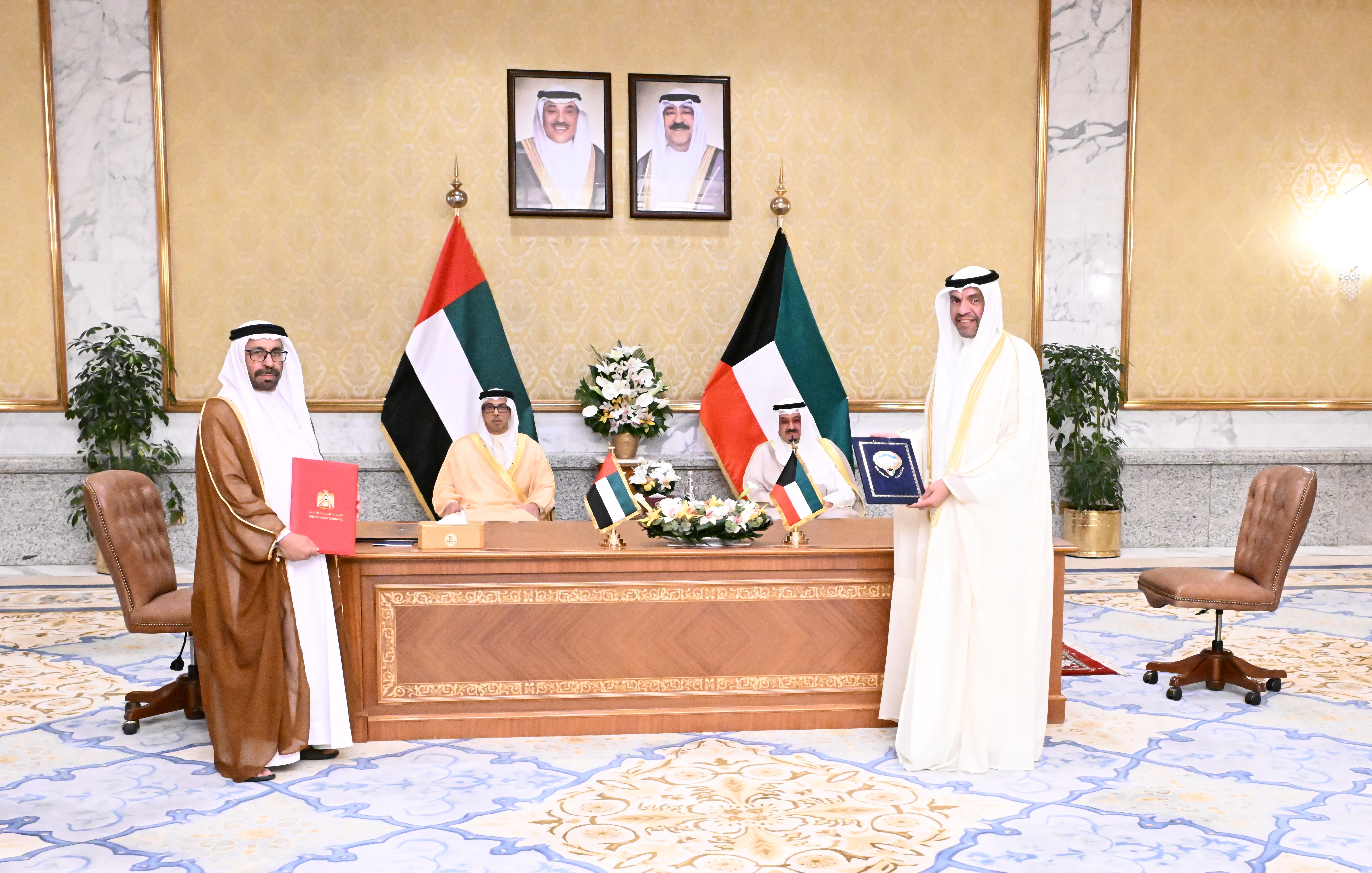 جانب من مراسيم توقيع مذكرات تفاهم بين دولة الكويت ودولة الإمارات العربية المتحدة وبحضور رئيس مجلس الوزراء و نائب رئيس الدولة نائب رئيس مجلس الوزراء رئيس ديوان الرئاسة بدولة الإمارات العربية الشقيقة