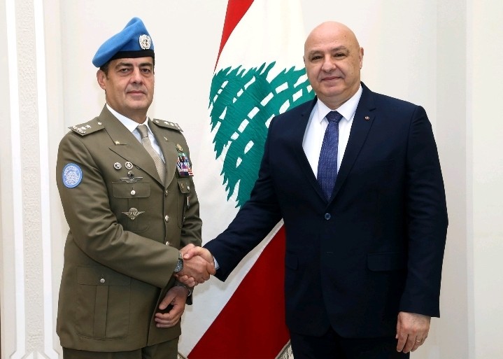 الرئيس اللبناني جوزاف عون خلال استقباله القائد العام الجديد ل(يونيفيل) اللواء ديوداتو ابانيارا