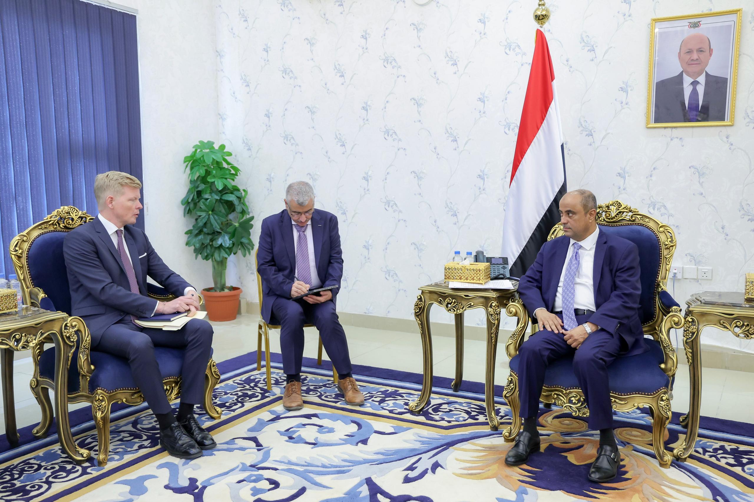رئيس مجلس الوزراء اليمني سالم صالح بن بريك يلتقي المبعوث الخاص للأمين العام للأمم المتحدة إلى اليمن هانس غروندبرغ في عدن