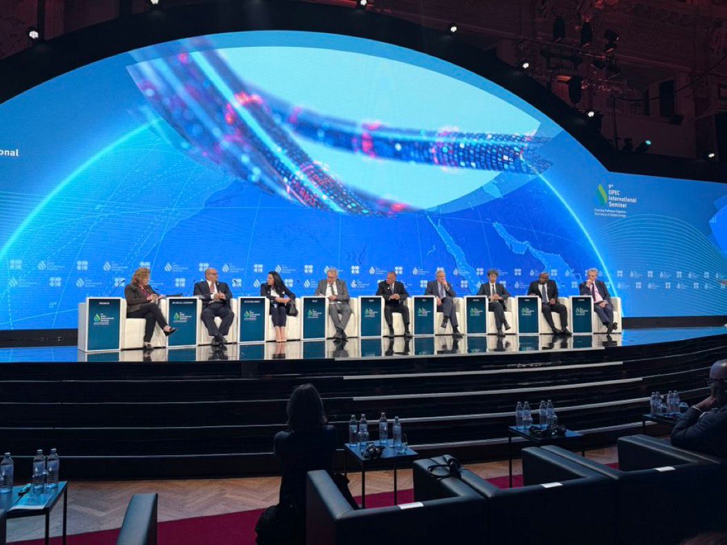 الامين العام لمنظمة الاقطار العربية المصدرة للبترول اوابك المهندس جمال اللوغاني خلال مشاركته كمتحدث رئيسي في المائدة المستديرة  رفيعة المستوى بعنوان التعاون لبناء انظمة طاقة مستقبلية