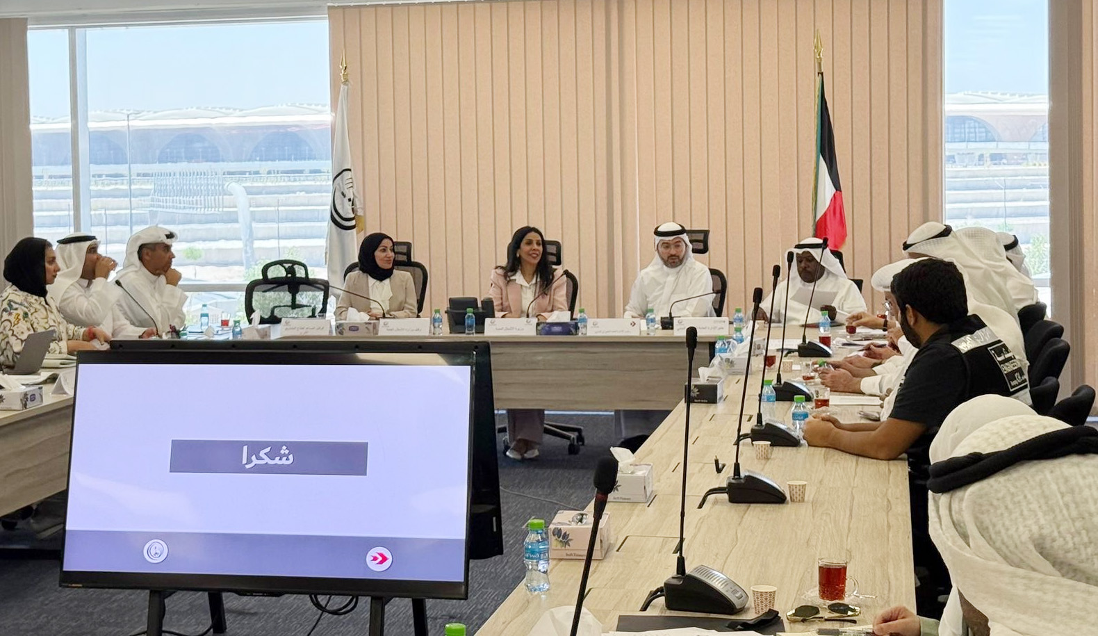 وزير الأشغال العامة الدكتورة نورة المشعان ورئيس الإدارة العامة للطيران المدني  الشيخ حمود مبارك حمود الصباح