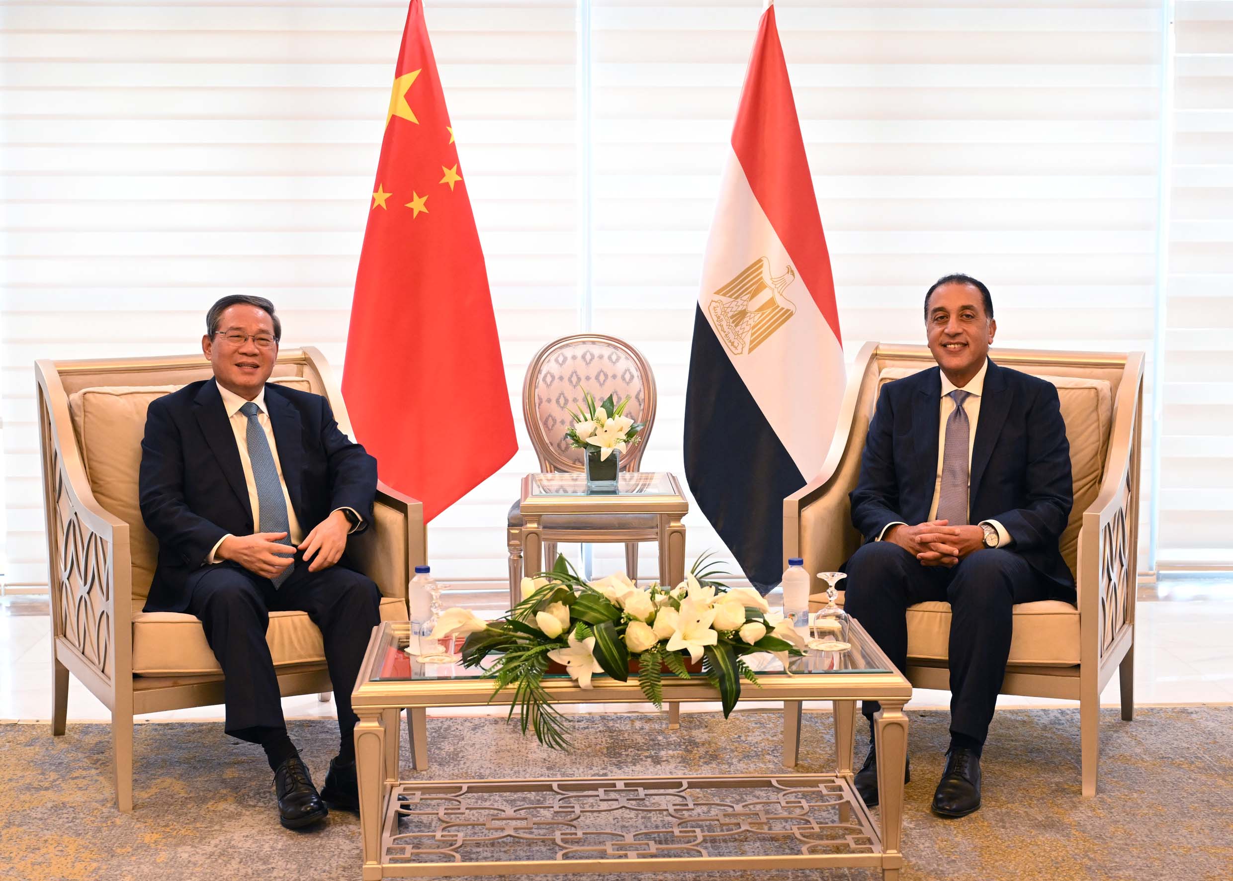 رئيس الوزراء المصري الدكتور مصطفى مدبولي يستقبل رئيس الوزراء الصيني لي تشيانج