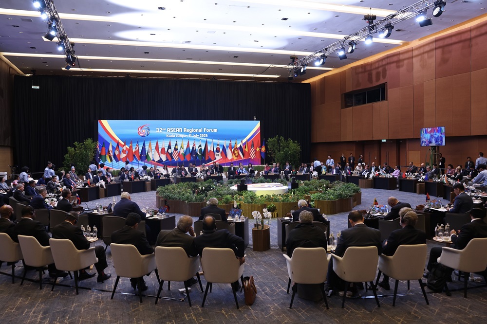 ASEAN Regional Forum urges quick response to crises, climate change
