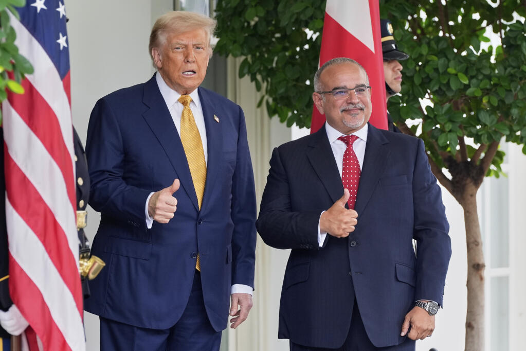الرئيس الامريكي دونالد ترامب يستقبل ولي عهد مملكة البحرين الامير سلمان بن حمد ال خليفة في البيت الابيض