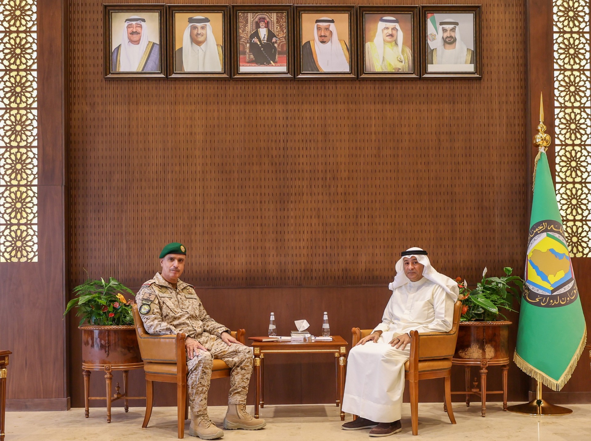 الأمين العام لمجلس التعاون لدول الخليج العربية جاسم البديوي مع قائد القيادة العسكرية الموحدة الجديد التكامل العسكري الخليجي