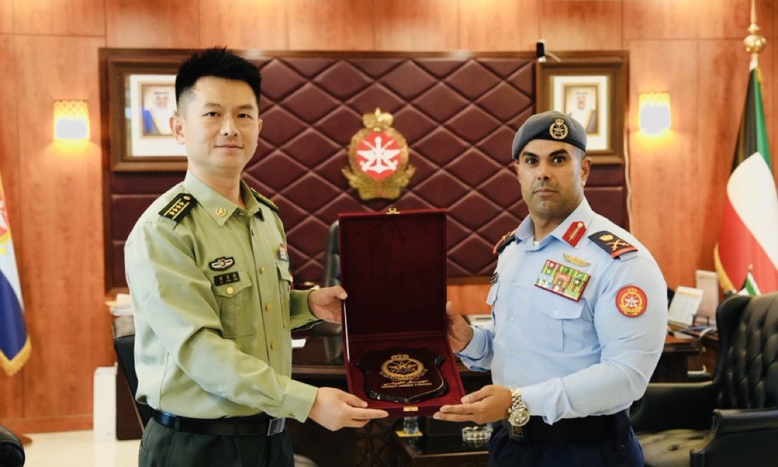 Deputy Chief of Staff of the Kuwaiti Army Air Vice with the Defense Attache of the Chinese Embassy in Kuwait
