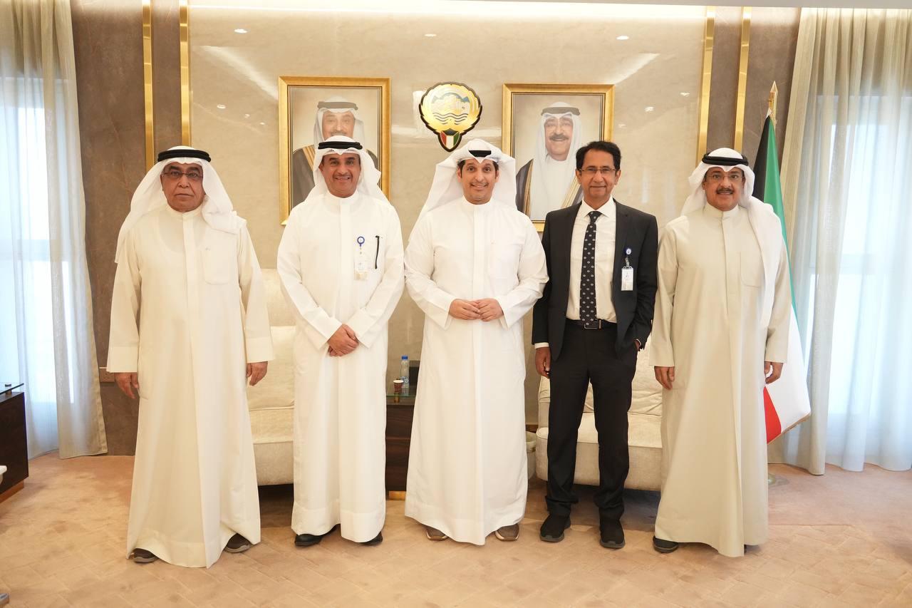 وزير (الإعلام) خلال اجتماعه بمدير عام الهيئة العامة للتعليم التطبيقي والتدريب ورئيس جمعية الصحفيين الكويتية