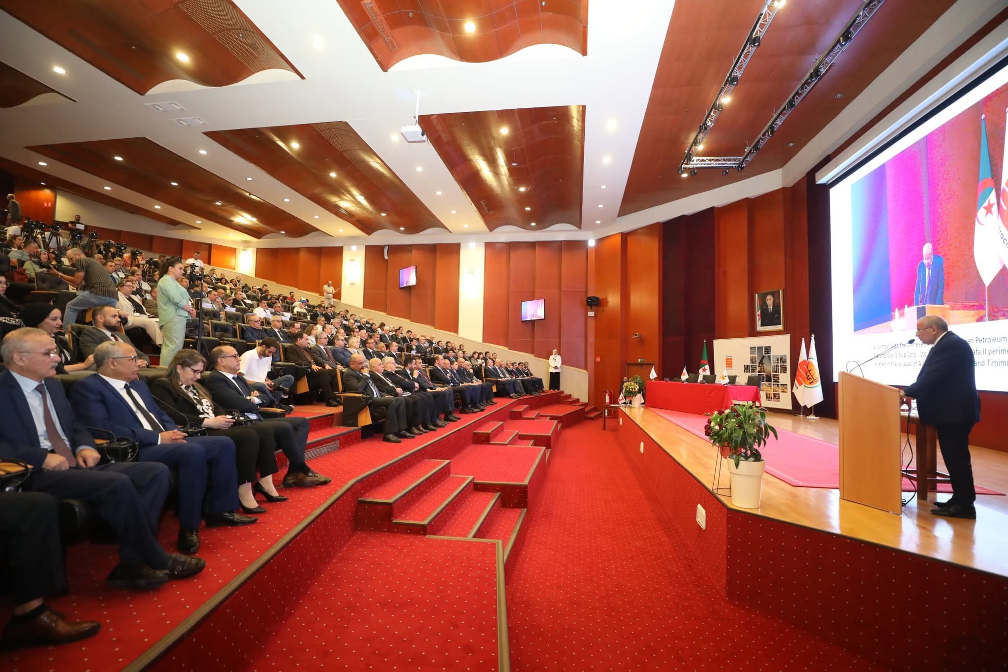 قاعة الاجتماعات لشركة سوناطراك التي احتضنت مراسم التوقيع على عقود جديدة