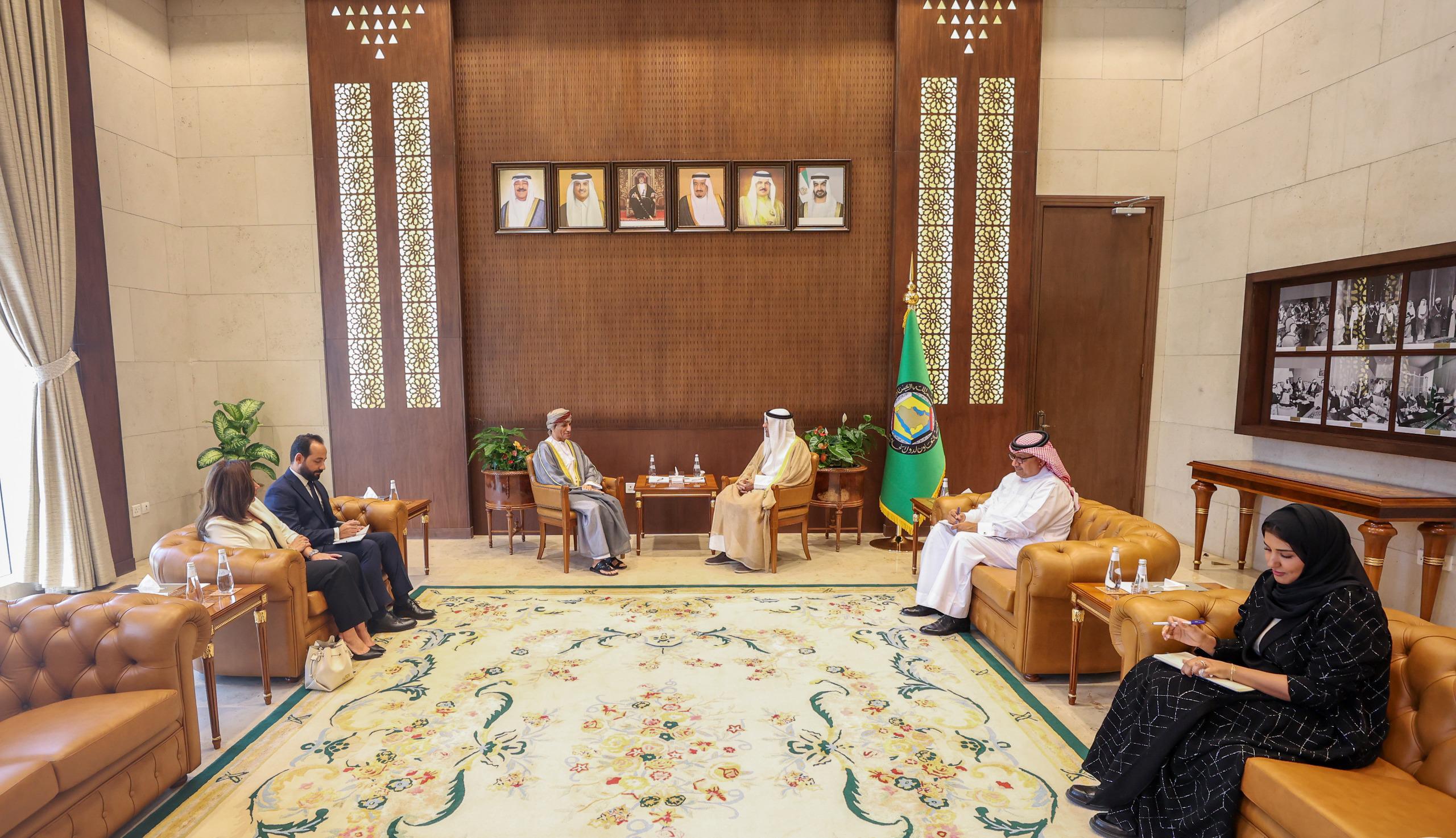 الأمين العام لمجلس التعاون لدول الخليج العربية مع مسؤول أممي جهود بعثة الأمم المتحدة لمساعدة العراق