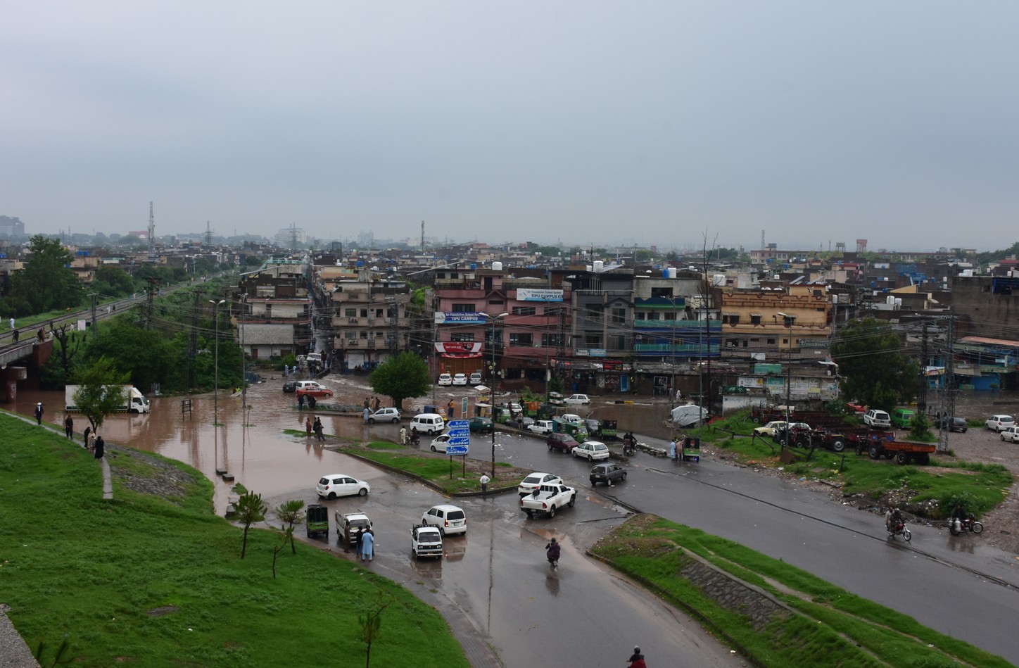 أمطار غزيرة هطلت في أنحاء البلاد