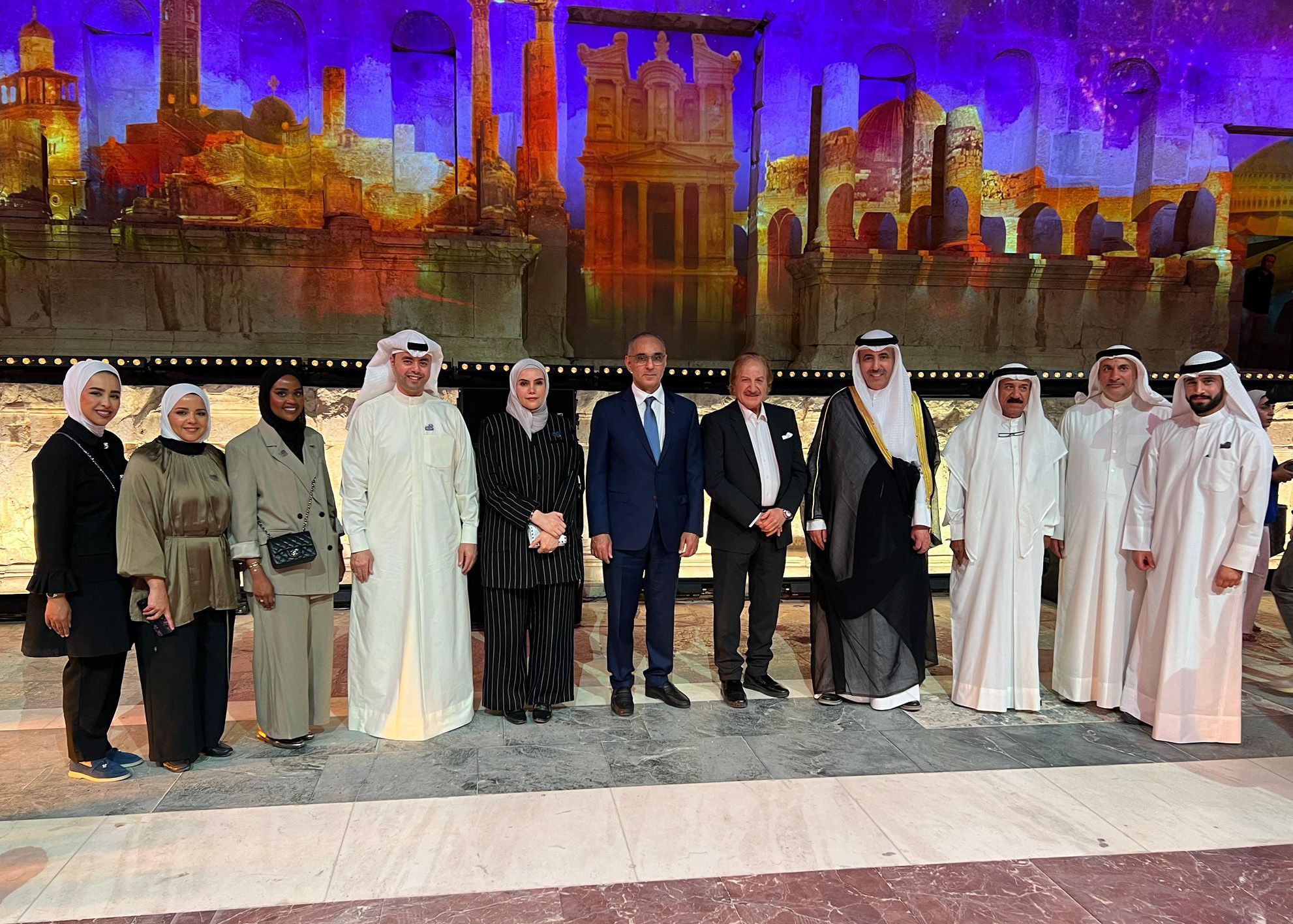 صورة جماعية للوفد الكويتي المشارك في مهرجان جرش الثقافي