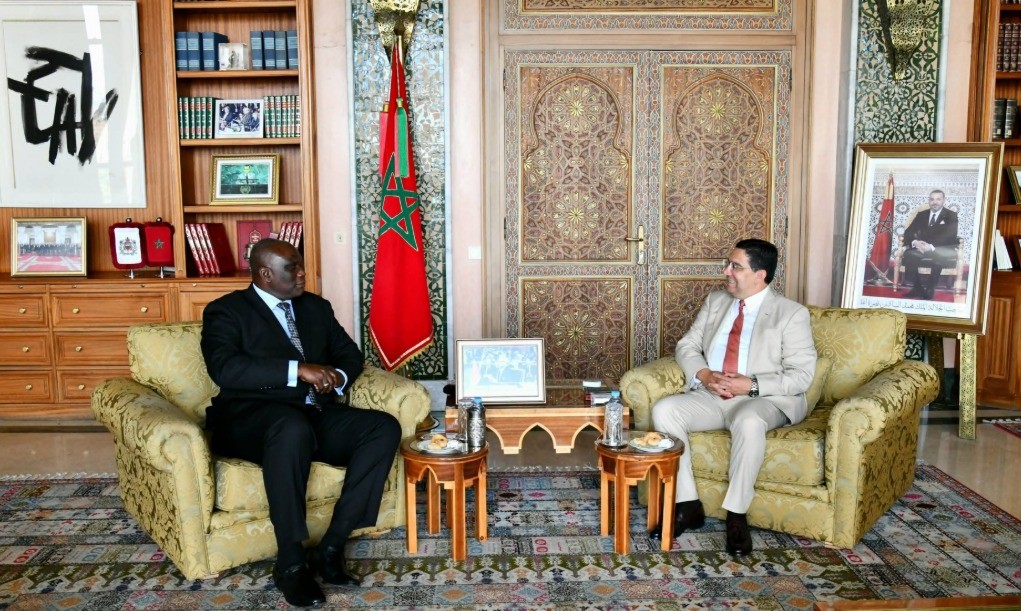 وزير الخارجية المغربي ناصر بوريطة ونظيره الغامبي سيرين مودو خلال المباحثات