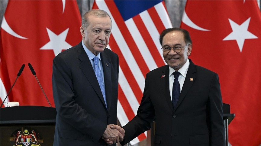 الرئيس التركي رجب طيب أردوغان ورئيس الوزراء الماليزي أنور إبراهيم
