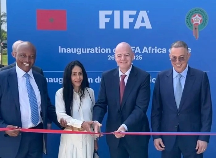 رؤساء (فيفا) و(الكاف) والجامعة المغرببة لكرة القدم خلال تدشين أول مكتب إقليمي لـ(فيفا) في شمال إفريقيا