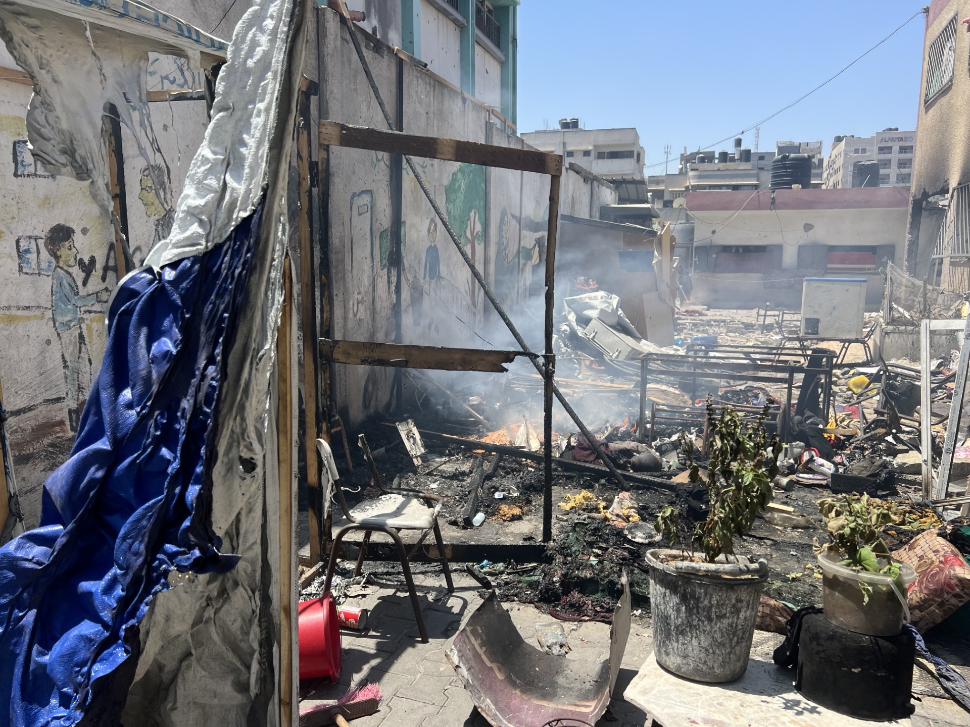 نتائج القصف الإسرائيلي على مدرسة مصطفي حافظ وهي احد مراكز الإيواء بمدينة غزة