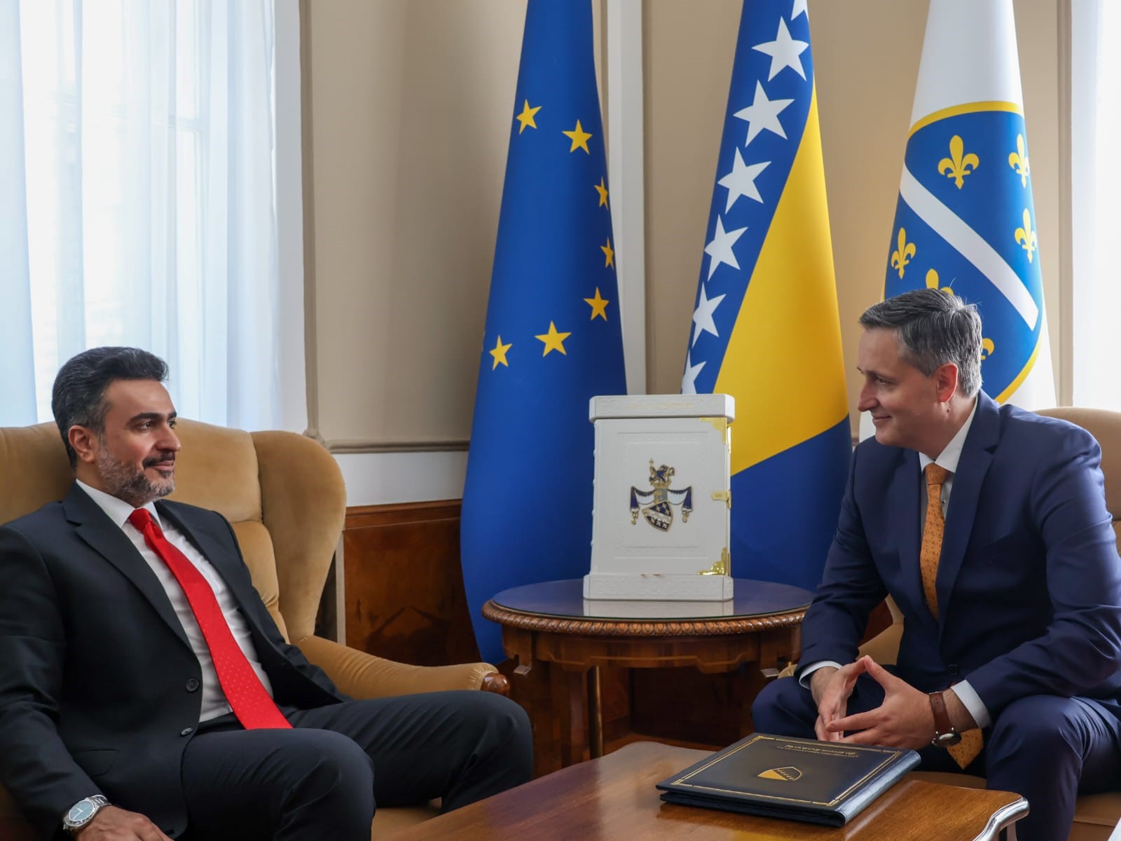 سفير دولة الكويت لدى البوسنة والهرسك صلاح البناي مع عضو مجلس رئاسة البوسنة والهرسك الدكتور دينيس بيتشيروفيتش