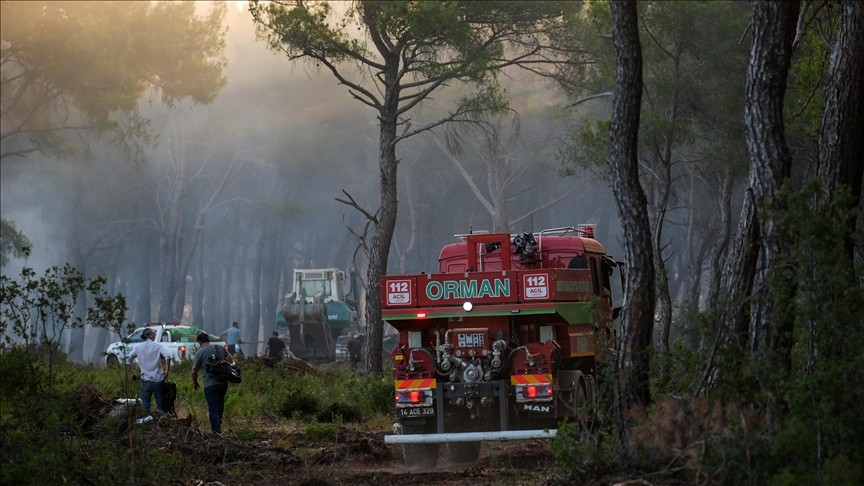 السيطرة على حرائق الغابات في منطقة (تشيشمة) بولاية (ازمير)